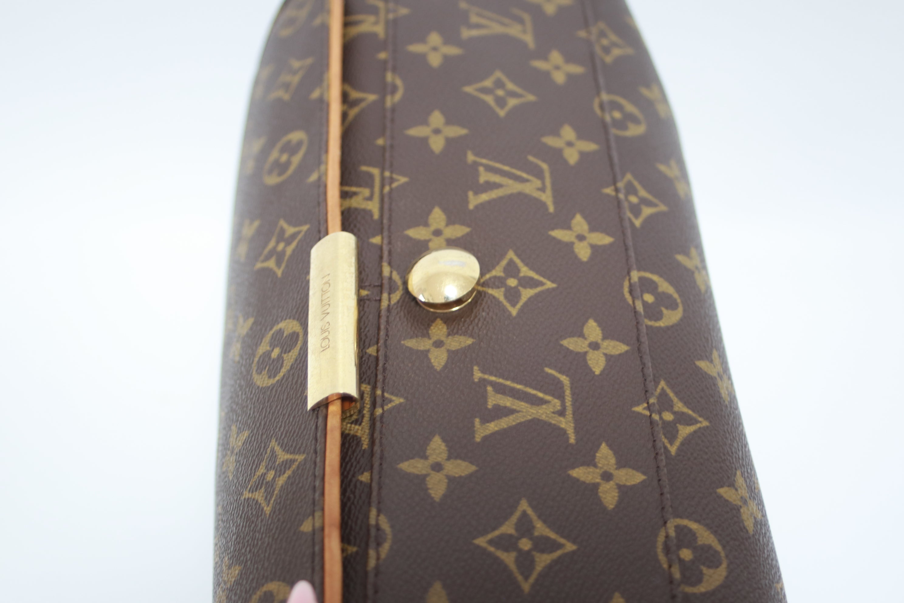 Louis Vuitton Abbesses Messenger Bag Used (7544)