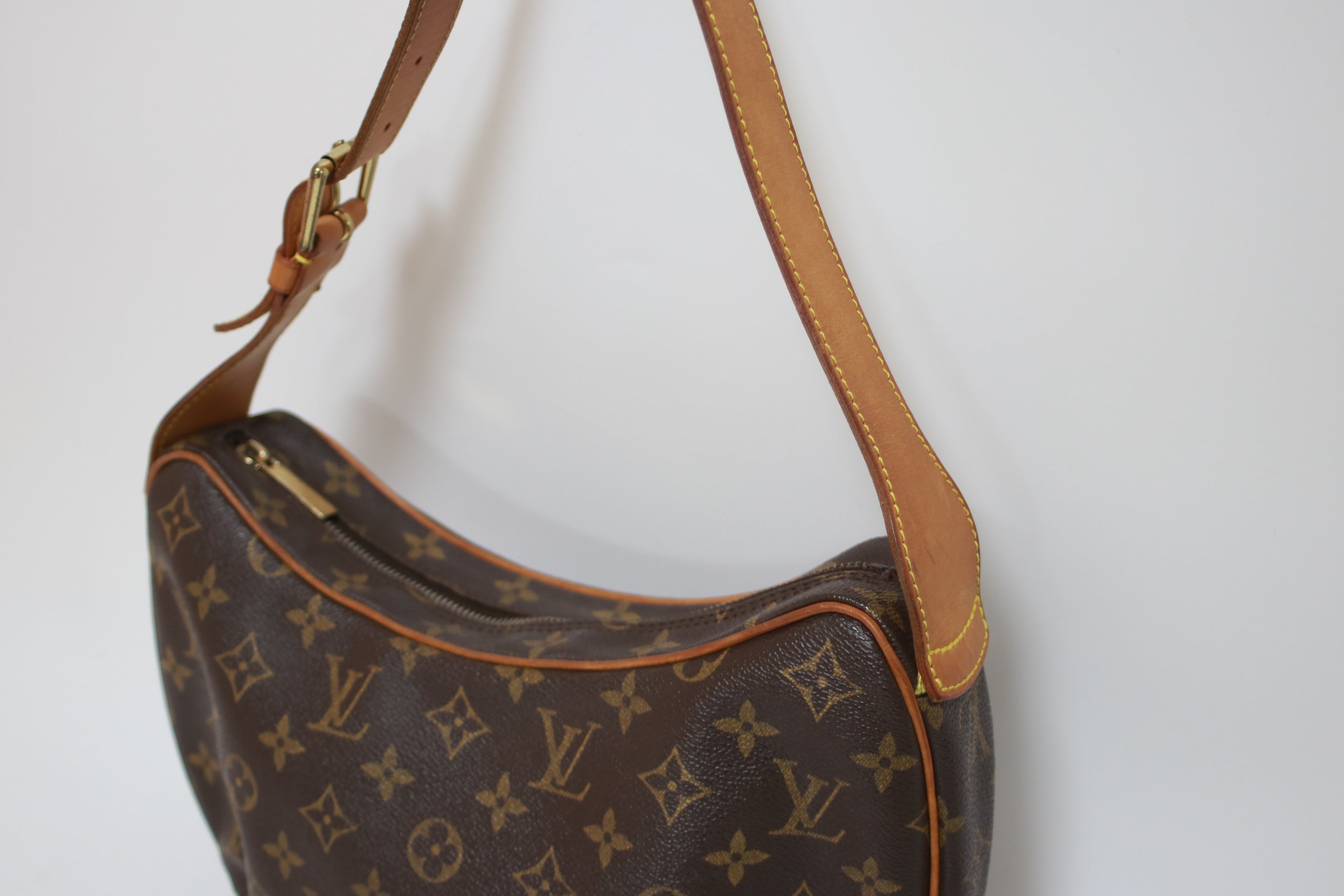 Louis Vuitton Croissant MM Shoulder Bag Used (7629)