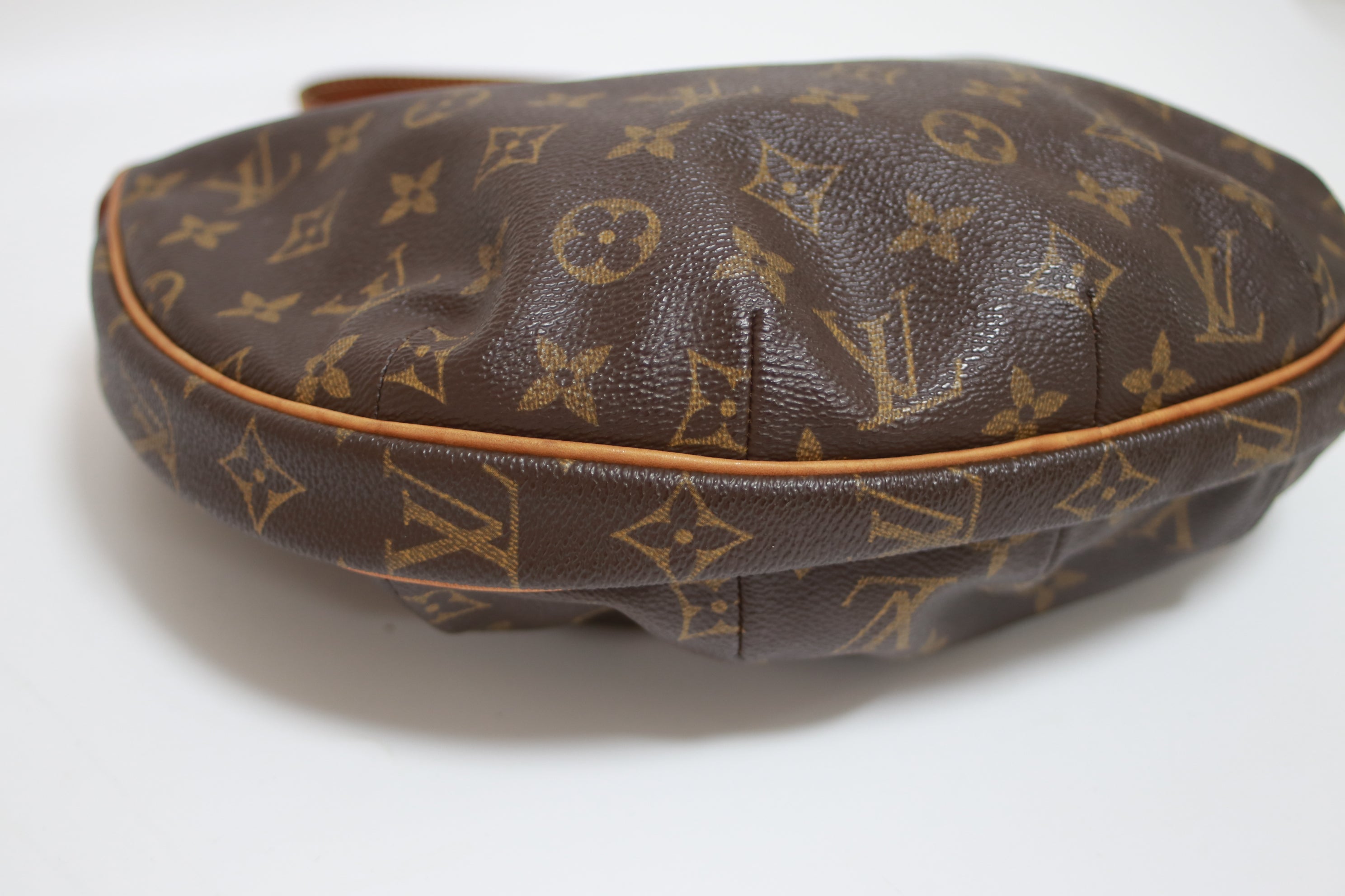 Louis Vuitton Croissant MM Shoulder Bag Used (7629)