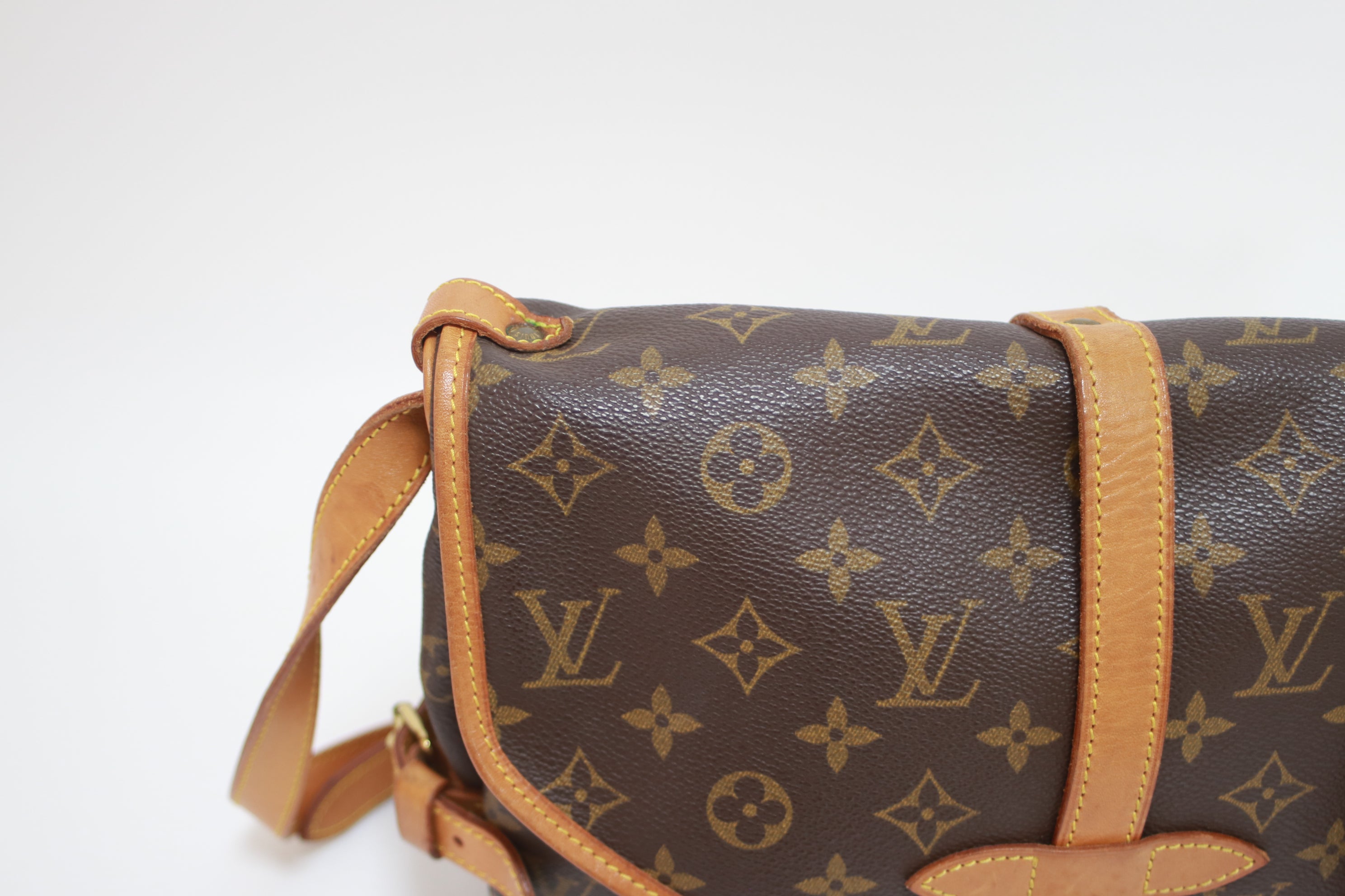 Louis Vuitton Saumur 30 Shoulder Bag Used