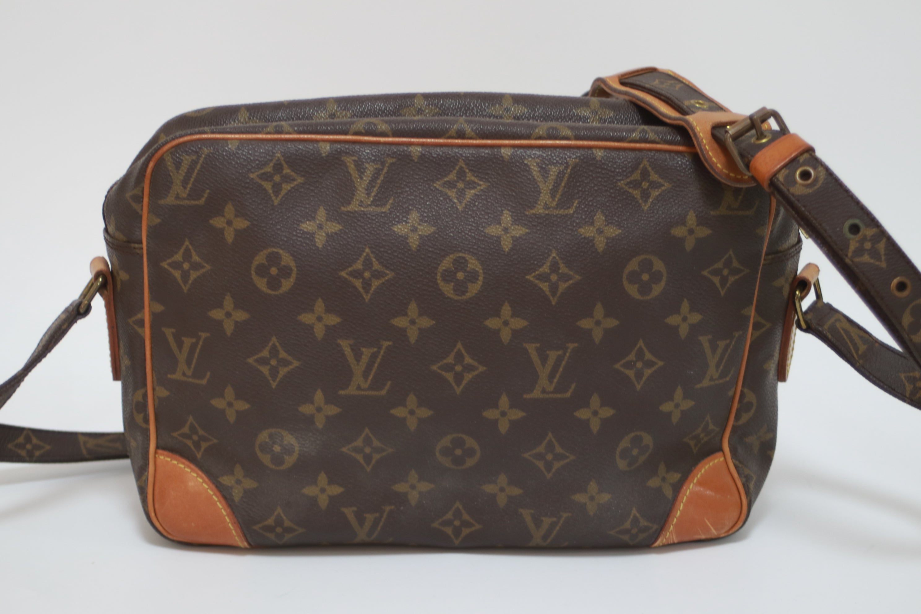 Louis Vuitton Nil Crossbody Used (7631)