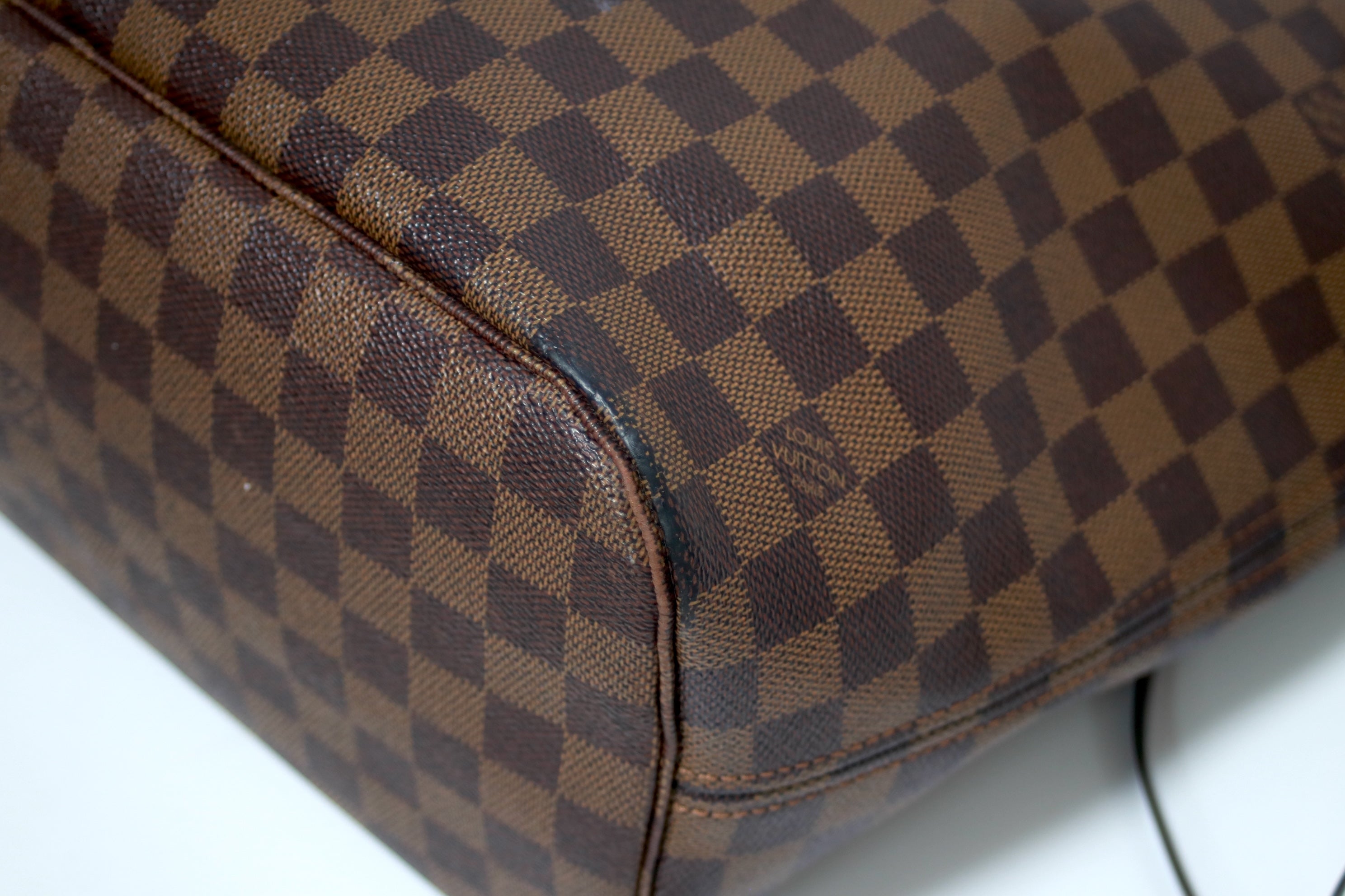 Louis Vuitton Neverfull MM Shoulder Tote Bag Used