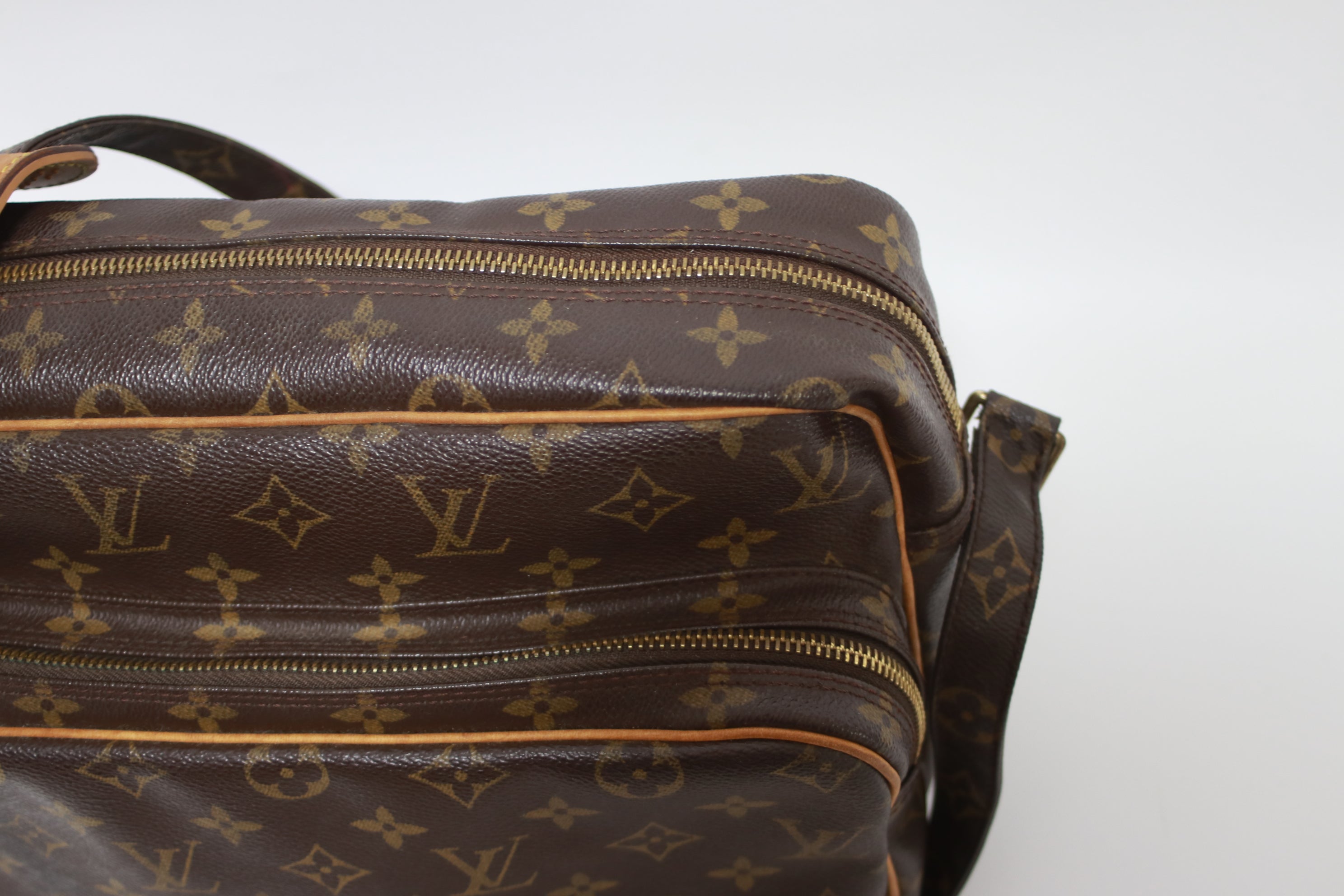 Louis Vuitton Nil Crossbody Used (7627)