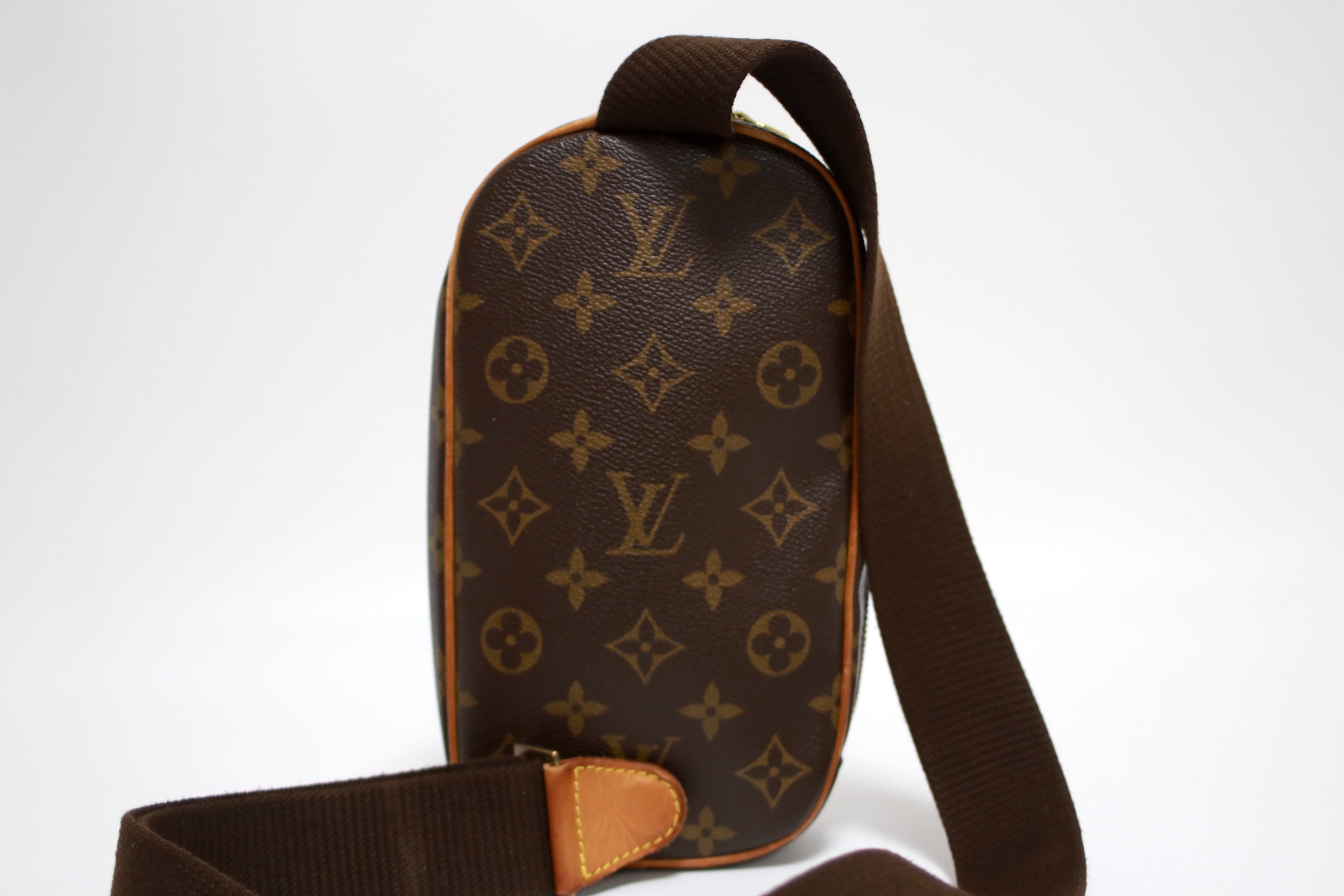 Louis Vuitton Pochette Gange Body Bag Used (6997)