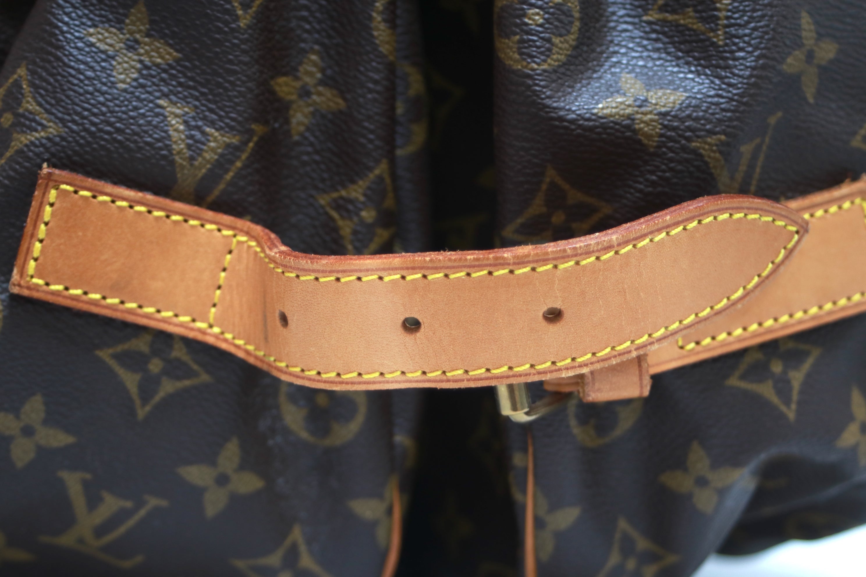 Louis Vuitton Saumur 43 Messenger Bag Used (7638)