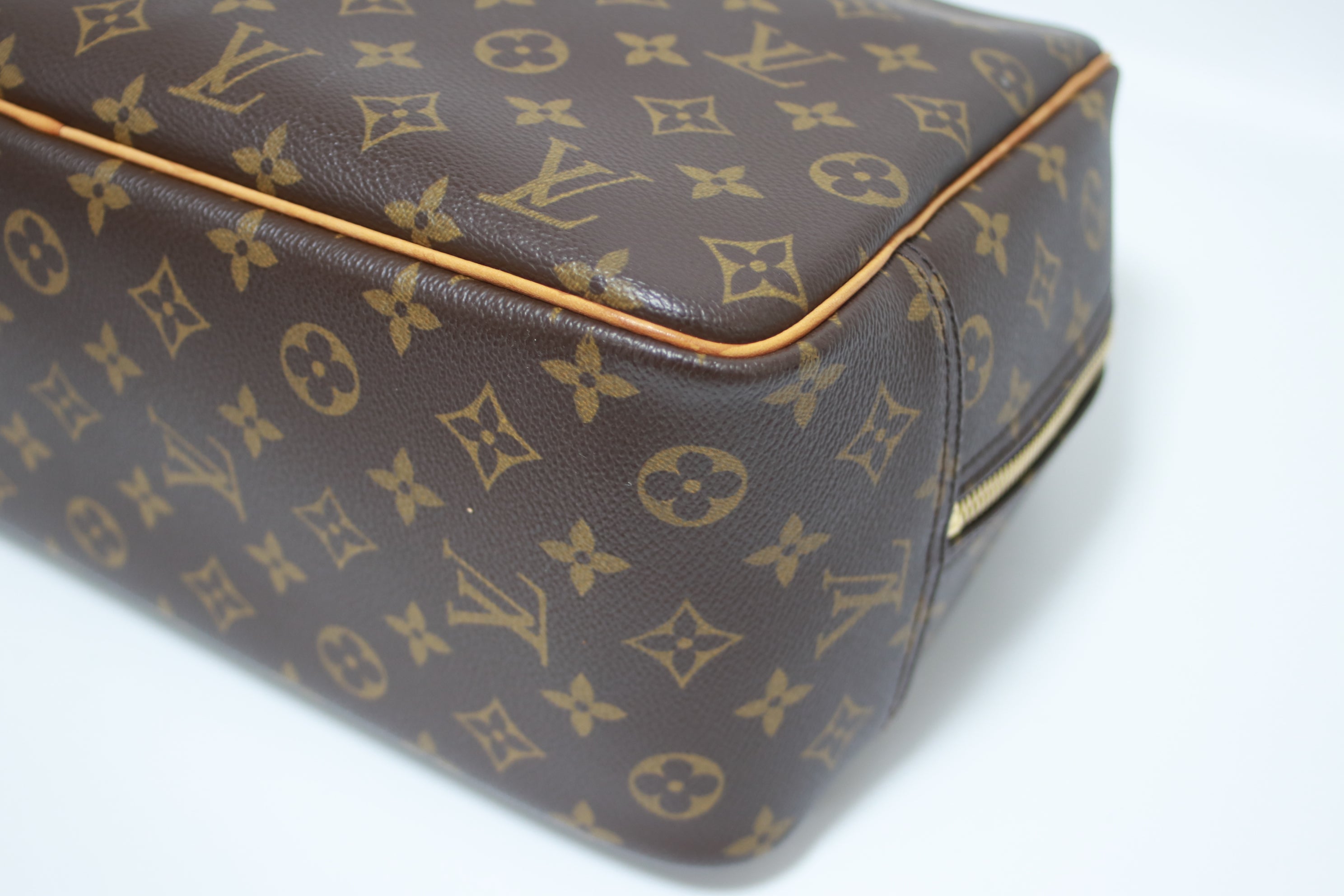 Louis Vuitton Deauville Handbag Used