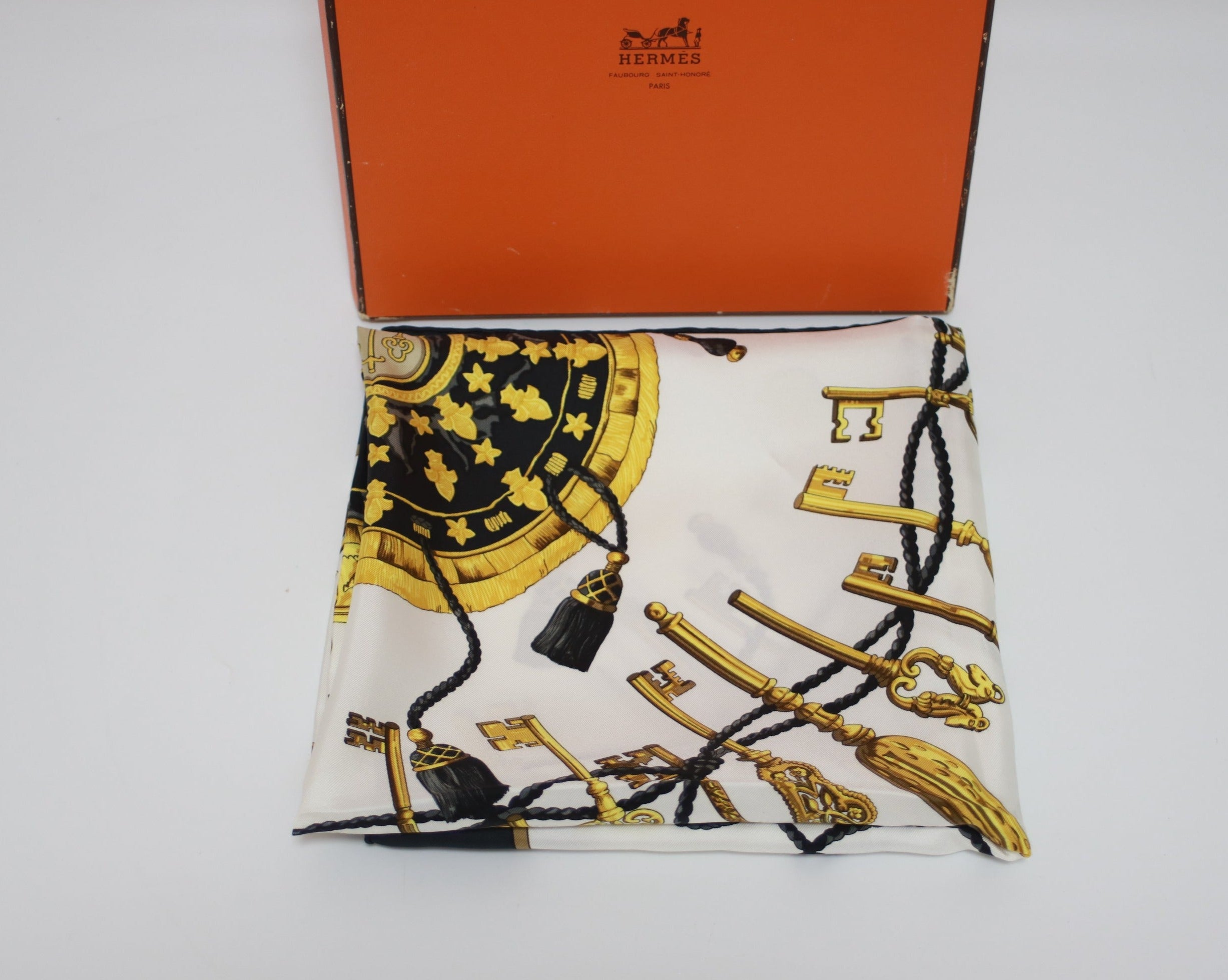 Hermes Scarf Black and White with Box Used (7701)
