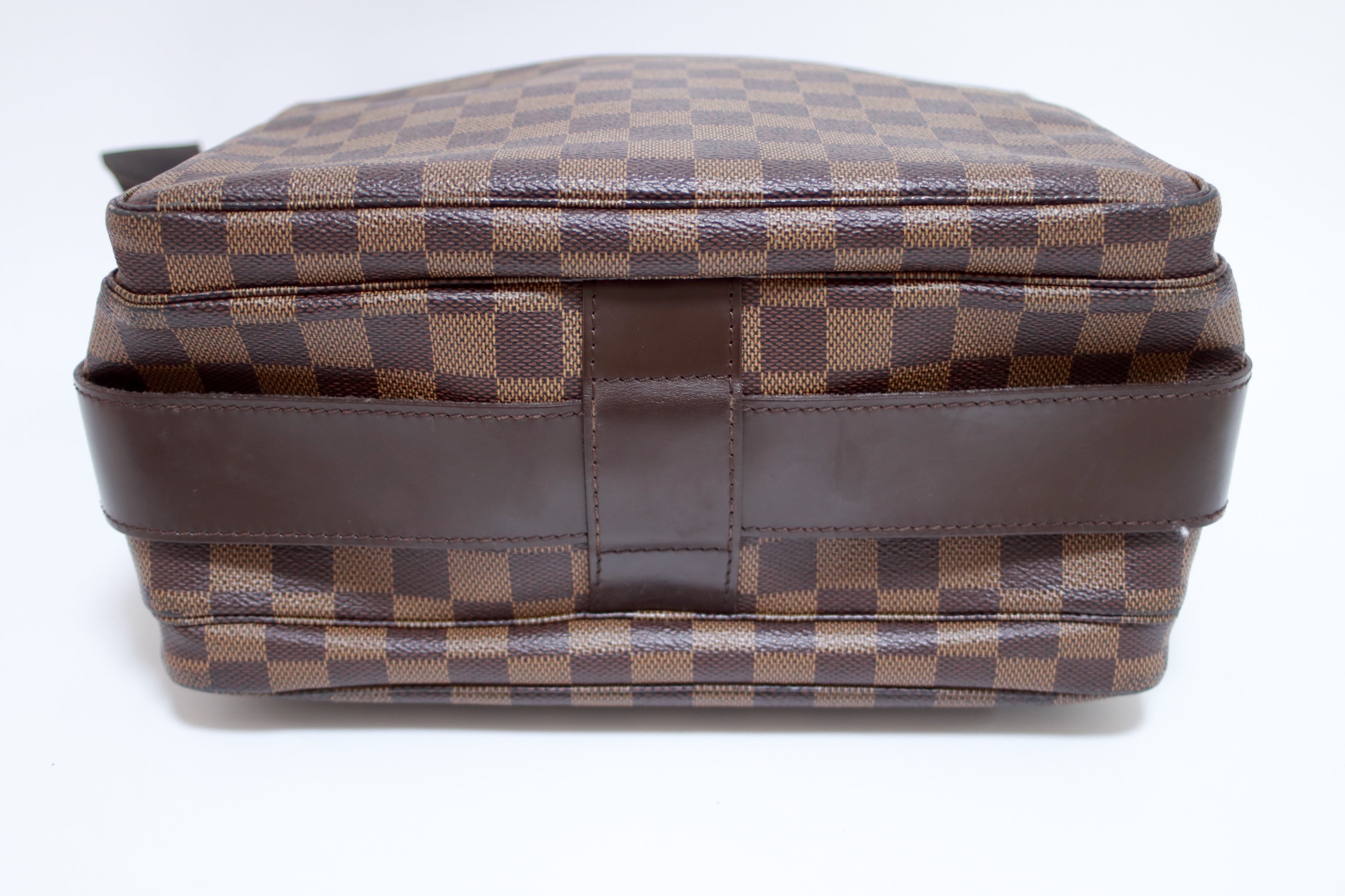 Louis Vuitton Naviglio Damier Ebene Messenger Bag Used