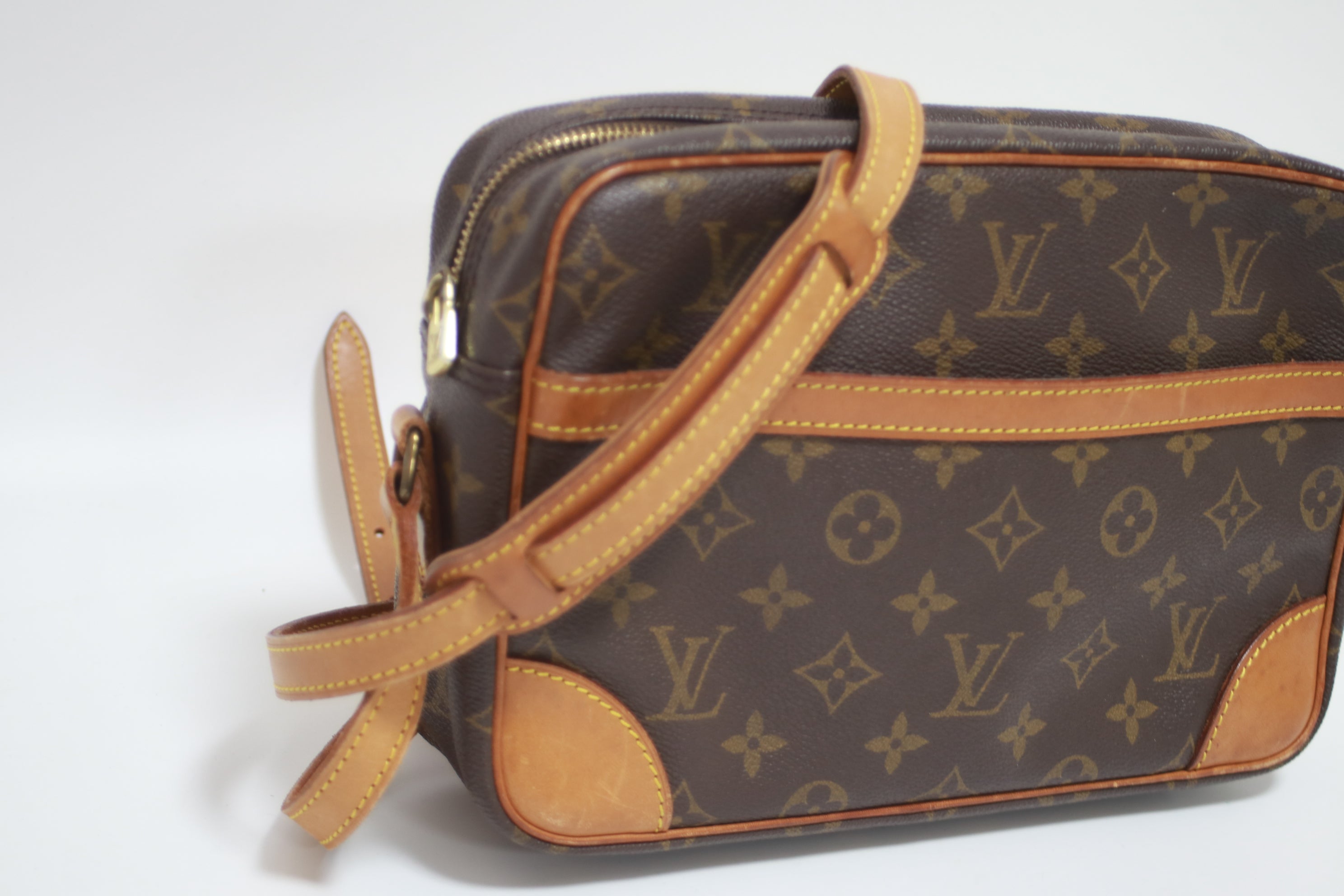 Louis Vuitton Trocadero 27 Shoulder Bag Used (7665)