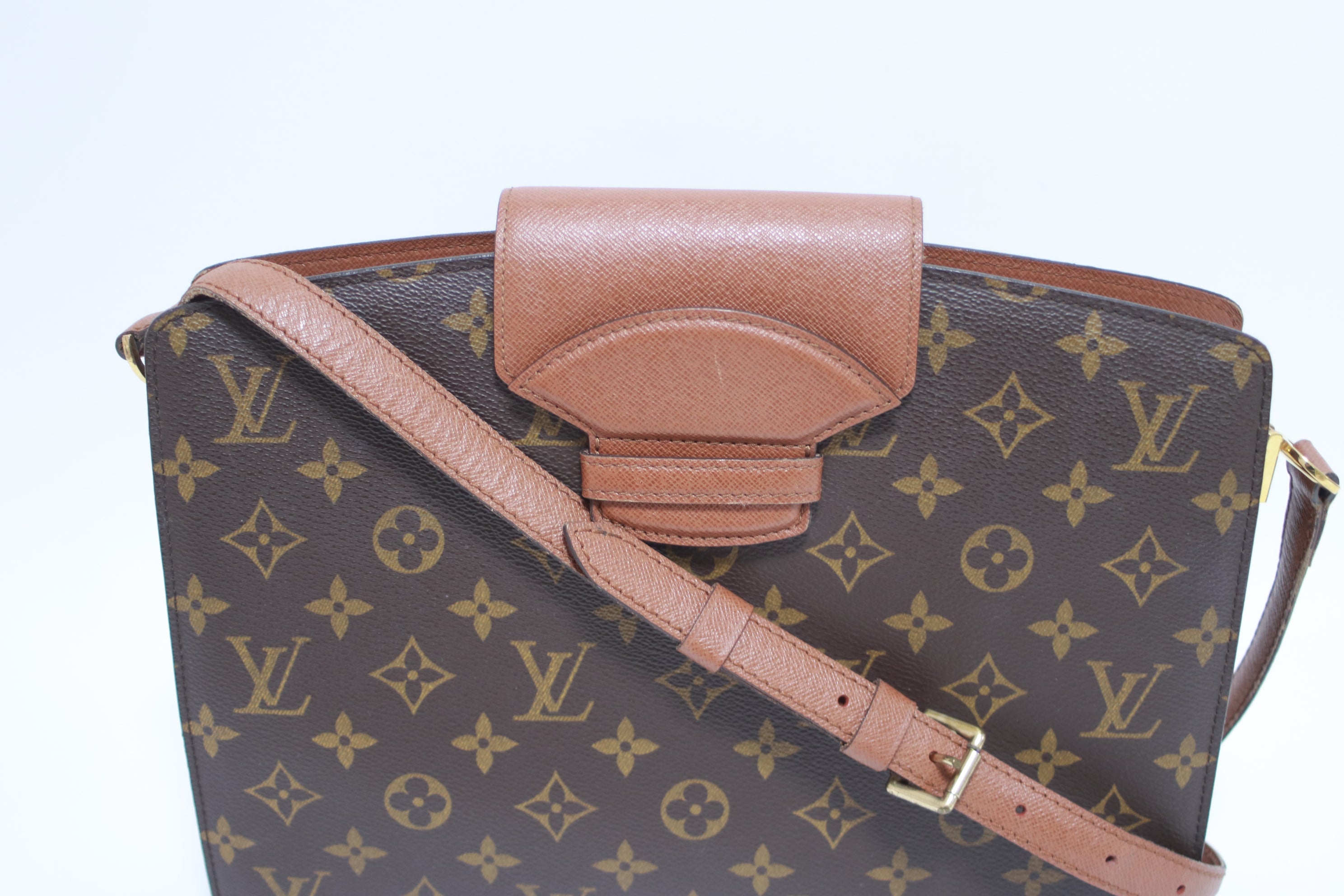 Louis Vuitton Courcelles Shoulder Bag Used (7724)