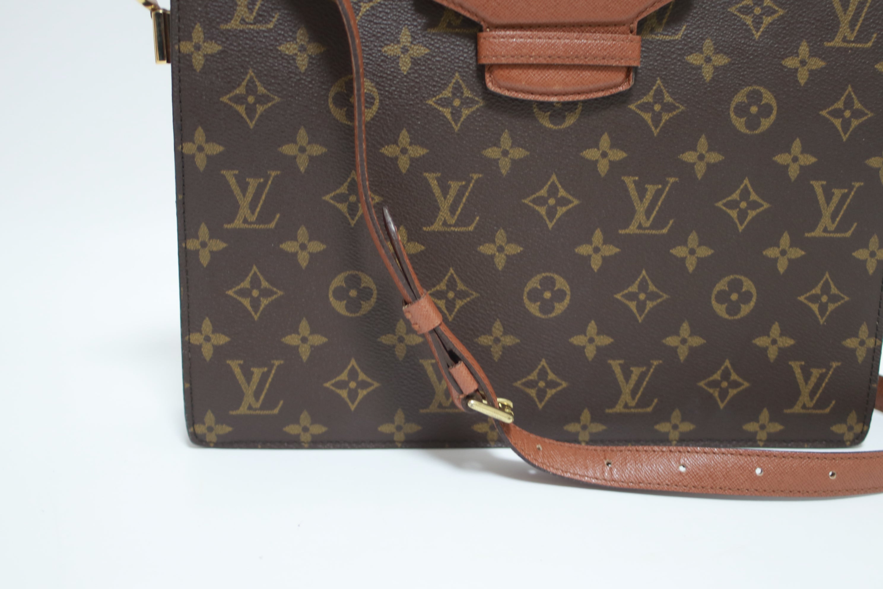 Louis Vuitton Courcelles Shoulder Bag Used