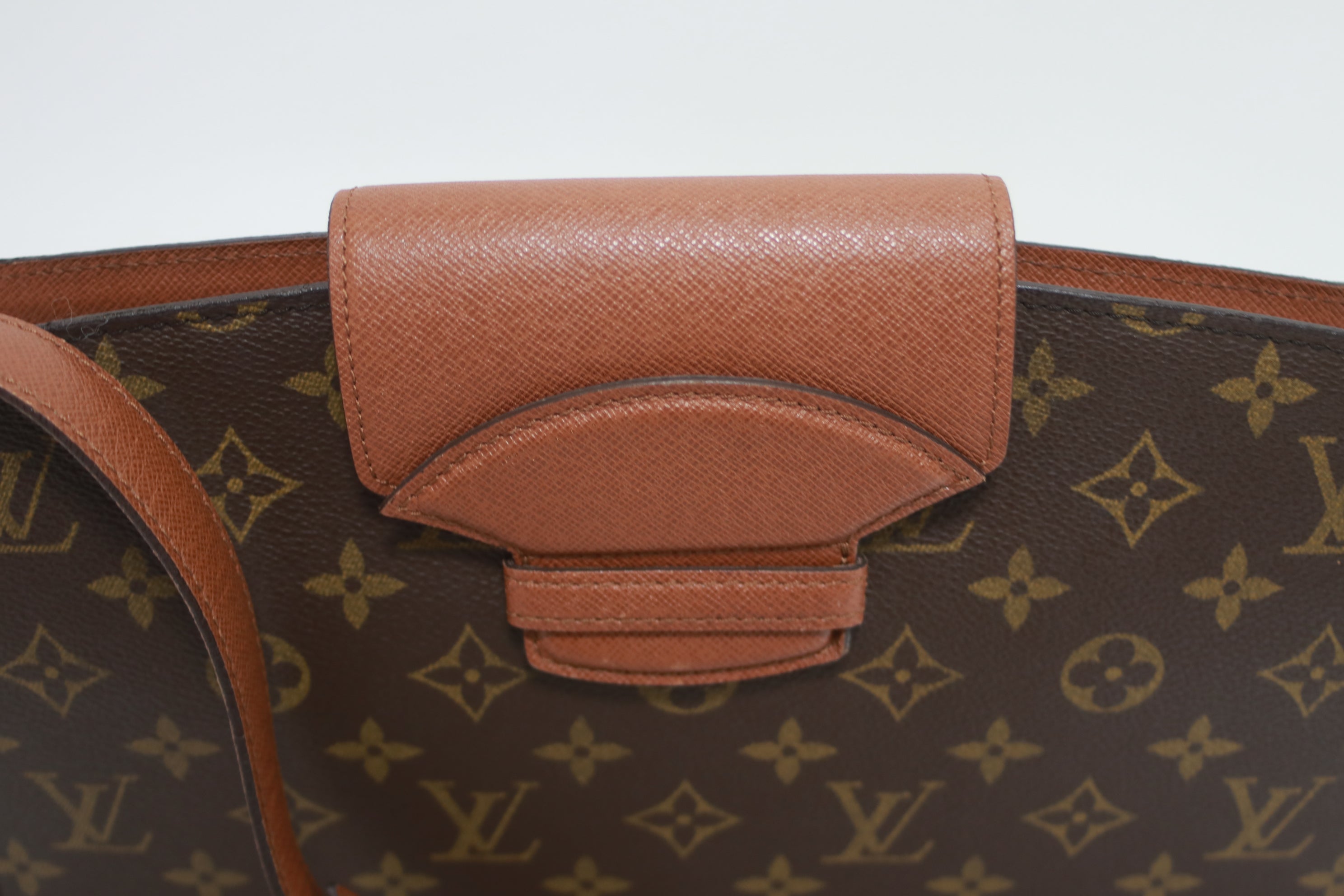 Louis Vuitton Courcelles Shoulder Bag Used