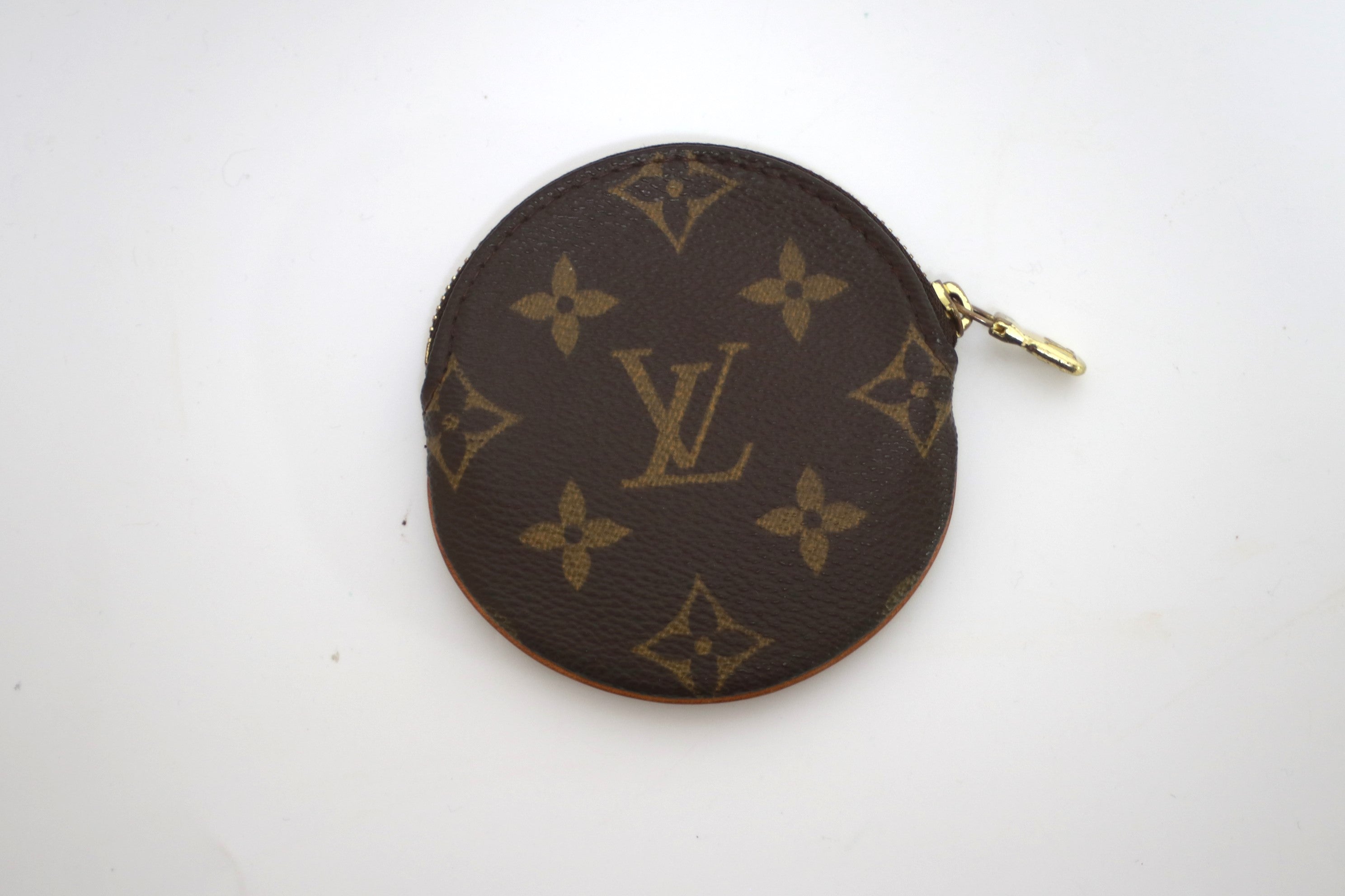 Louis Vuitton Round Coin Purse Used (7516)