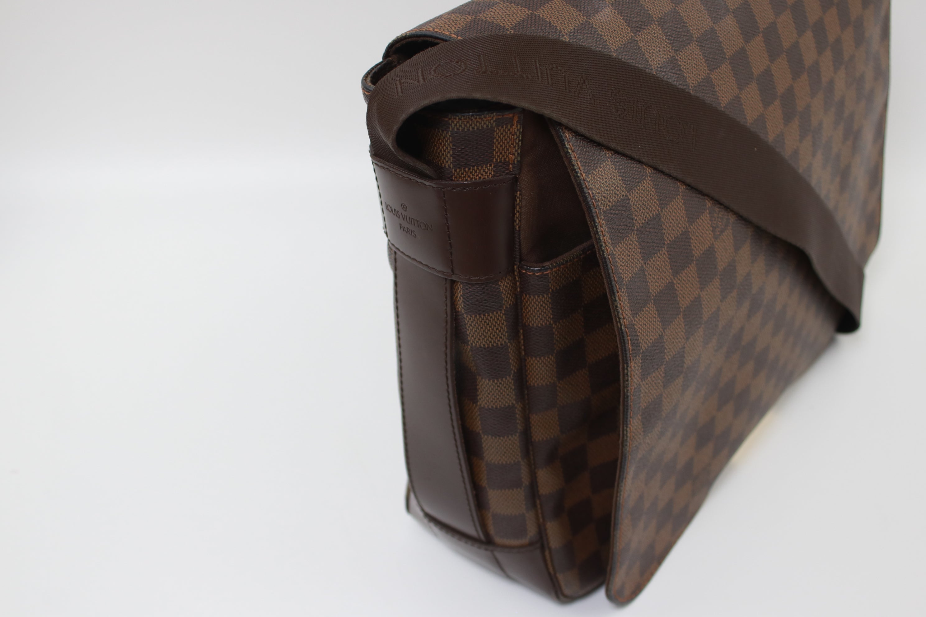 louis vuitton bastille messenger bag