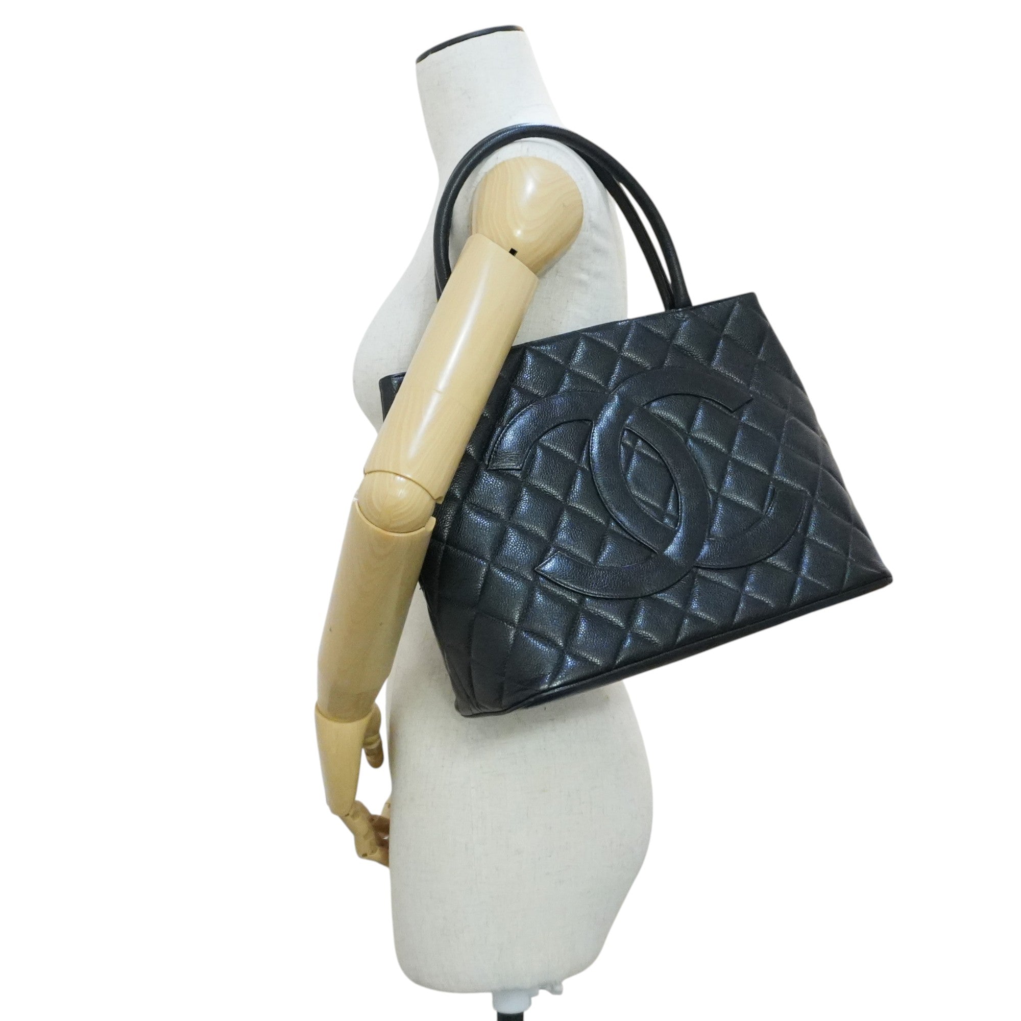 Pre-owned Chanel Caviar Skin Medallion Tote Bag Black