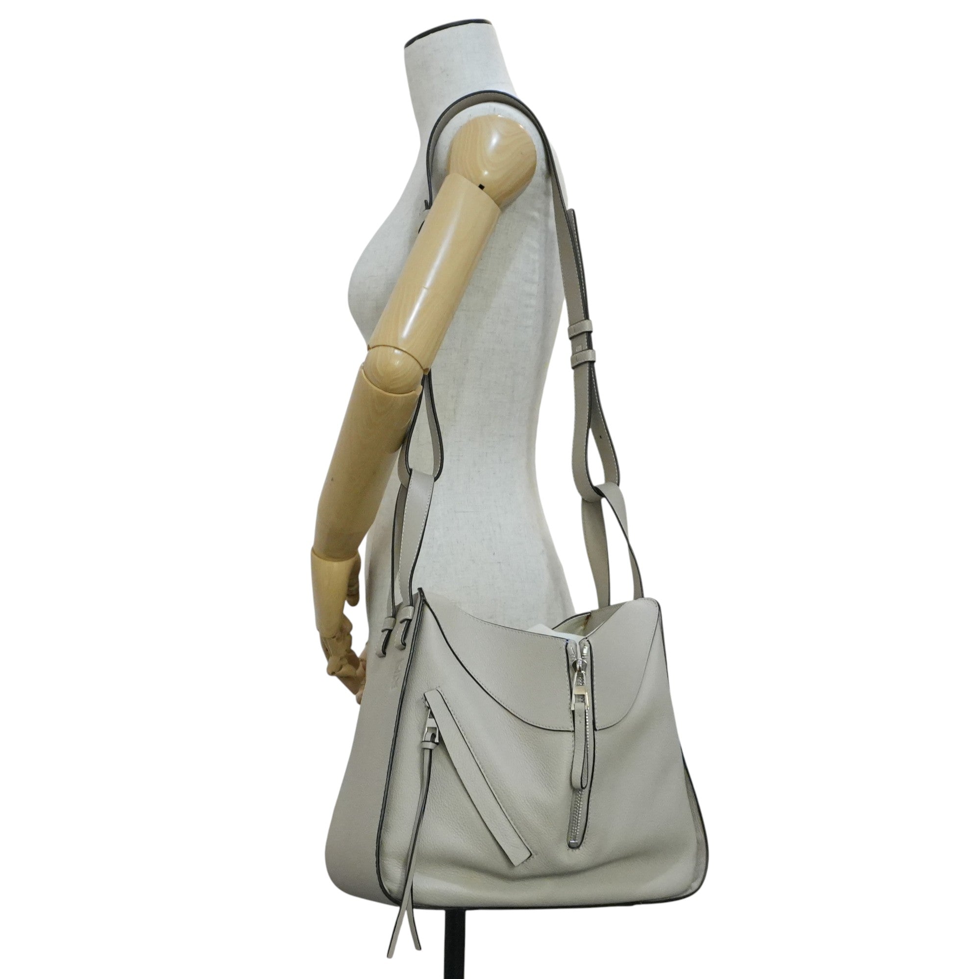 Pre-owned Loewe Hammock Shoulder Bag Ivory