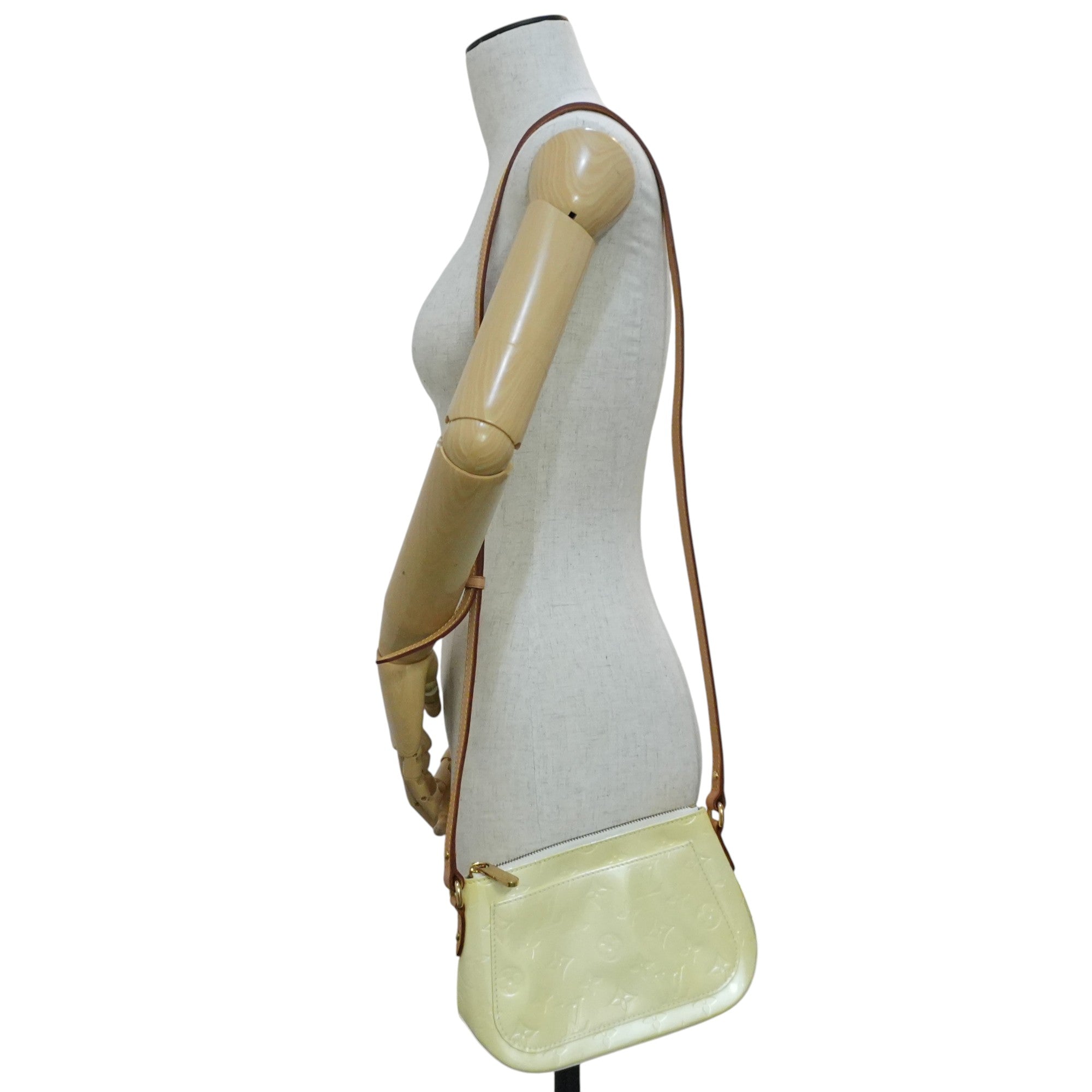 Pre-owned Louis Vuitton Vernis Minna Street Crossbody Bag Yellow