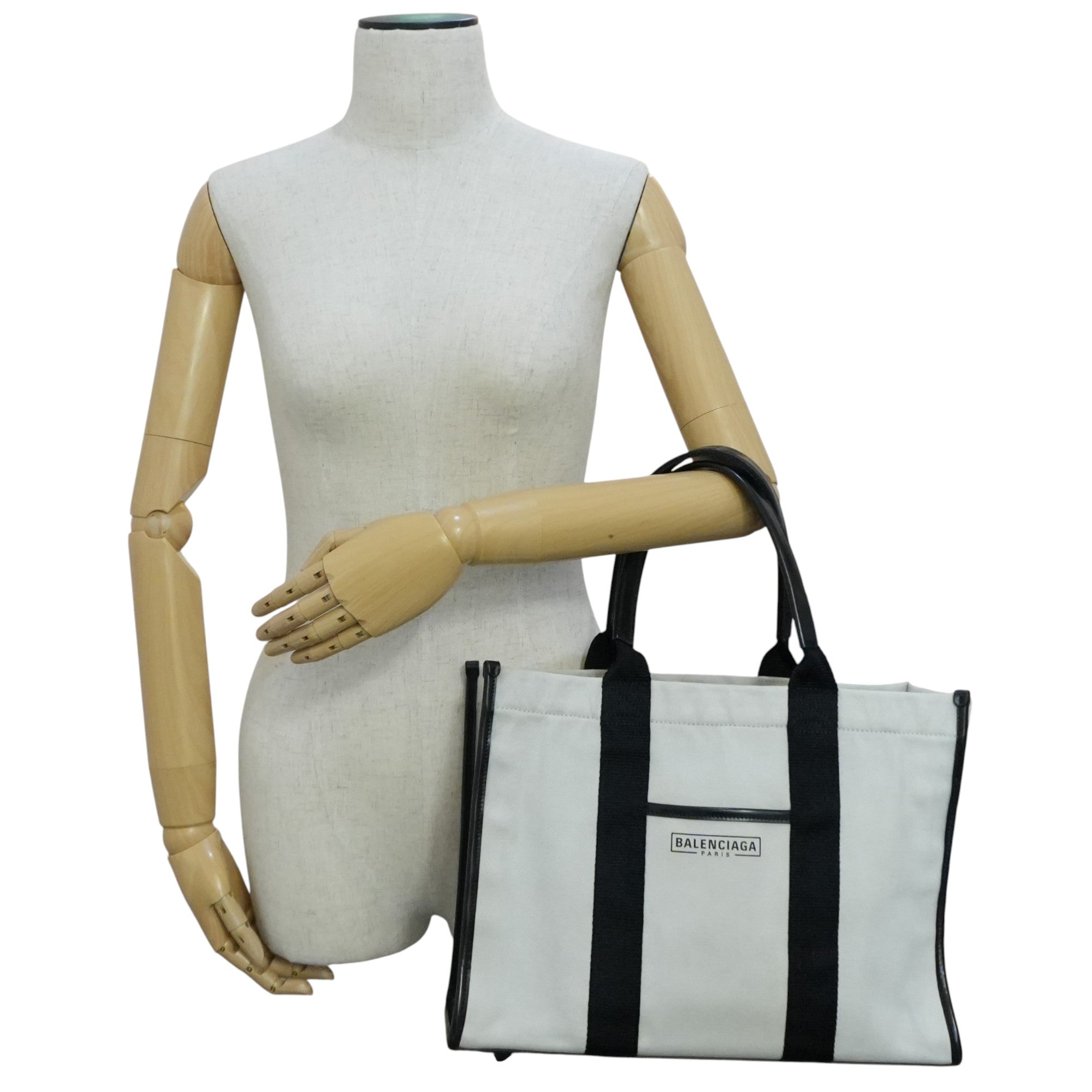 Pre-owned Balenciaga Neo Navy Handbag Black and White